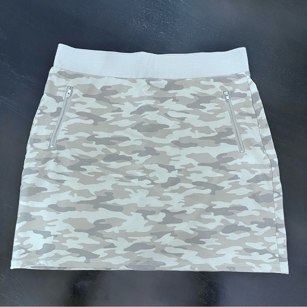 Violets & Roses Women's Camouflage Skort with Zipper Pockets